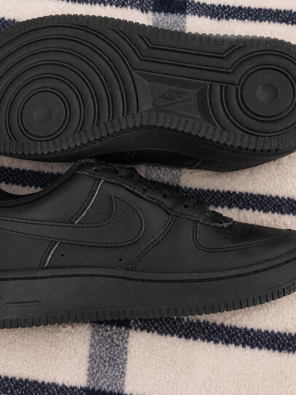 Nike Kids Air Force 1 Low Top Sneakers Black - Picture 2 of 6